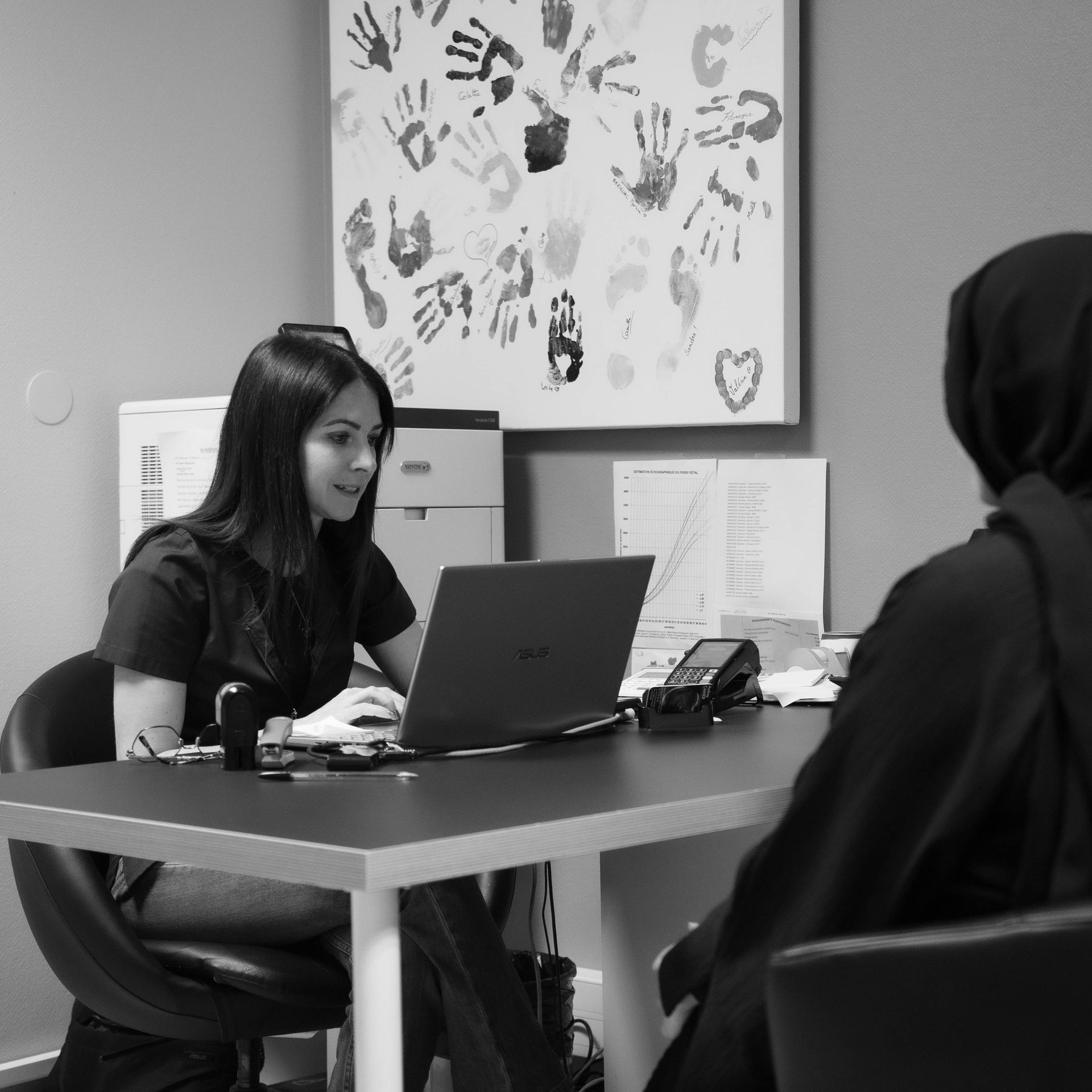 photo de audrey camier sage femme echographiste en fonction